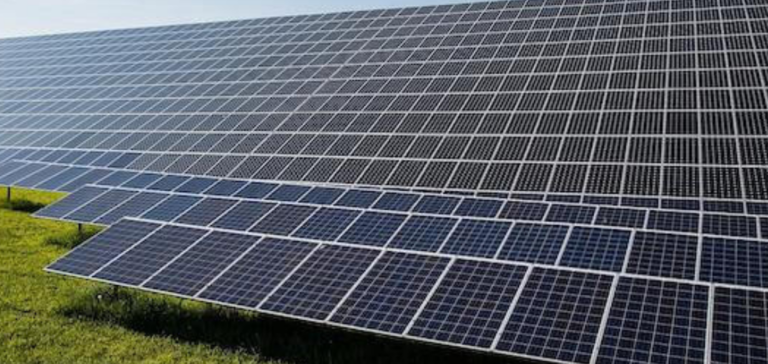 Livraison de modules solaires WAAREE aux États-Unis