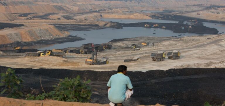 e combat d'Alok Shukla et des communautés locales contre l'exploitation minière dans la forêt indienne de Hasdeo Aranya.