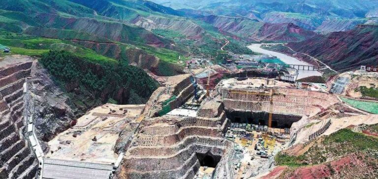 La centrale hydroélectrique de Maerdang, la plus haute de Chine, marque une avancée majeur dans le domaine des énergies hydraulique.