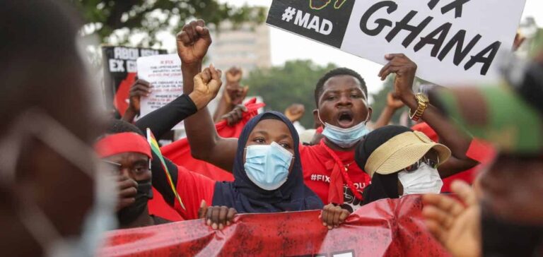 Ghana : Les coupures électriques aggravent la crise et la frustration.