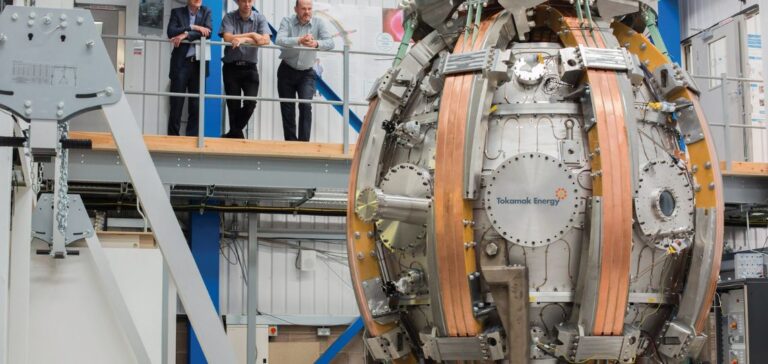 Tokamak Energy intègre un jumeau numérique pour optimiser sa fusion.