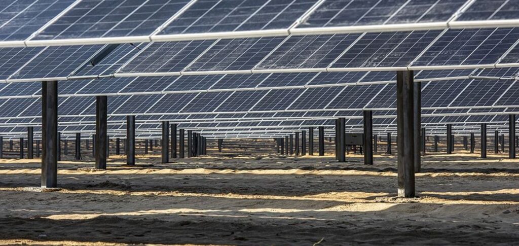 SNOC et Emerge lancent la plus grande centrale solaire de Sharjah.