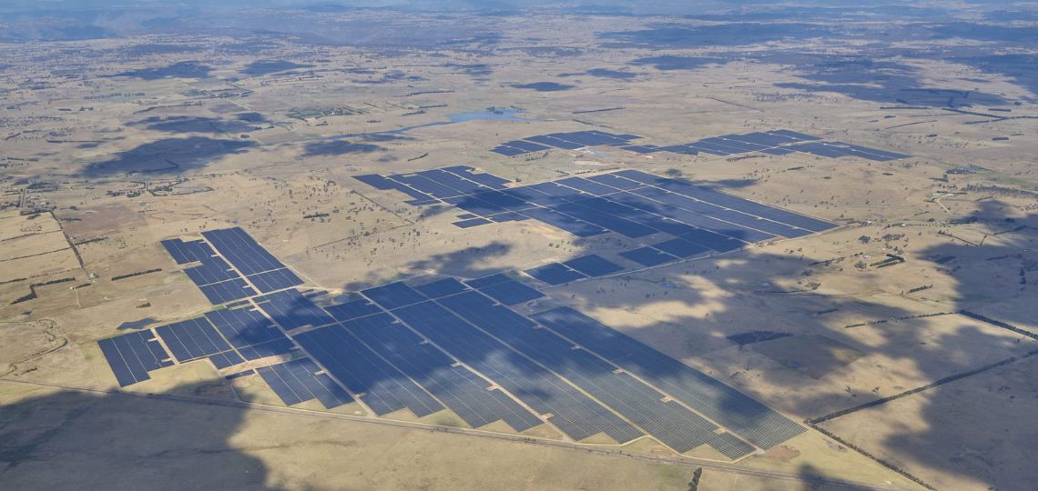 Vue aérienne de la ferme solaire de New England Solar