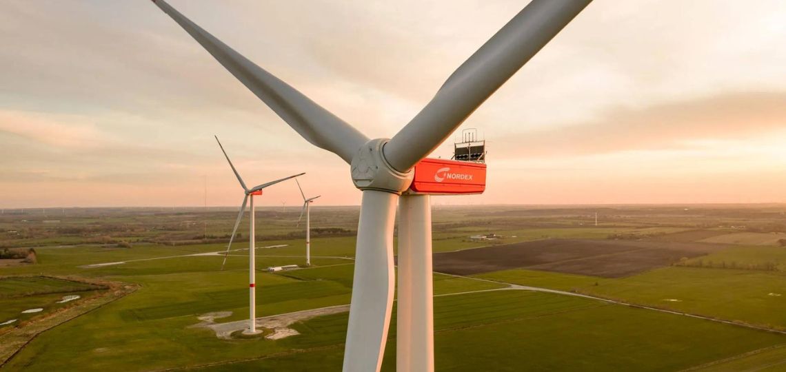 Une image de la turbine éolienne Nordex en fonctionnement dans un paysage américain