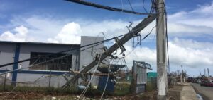 Illustration des dégâts de l'ouragan Maria sur le réseau électrique de Porto-Rico