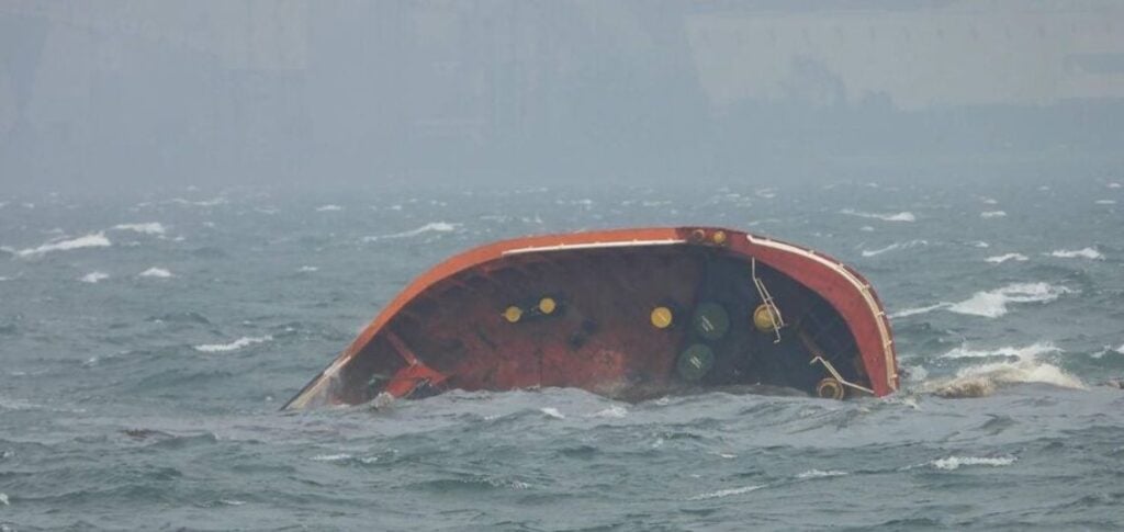 pétrolier MT Terra Nova, après son naufrage dans la baie de Manille