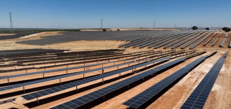 Capital Dynamics Acquiert 317MW de projets Solaires en Espagne et Signe des PPA.