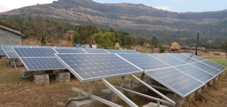 Installations solaires au Laos