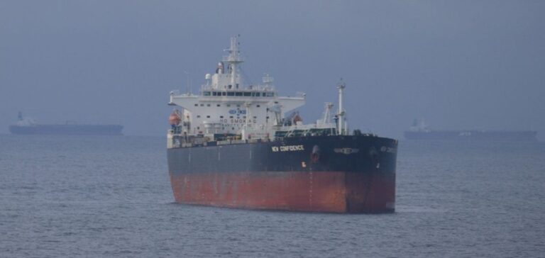 Tanker russe en route vers l'Asie