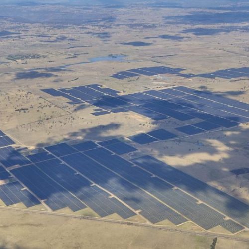 Vue aérienne de la ferme solaire de New England Solar