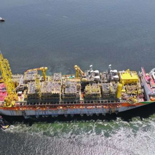 SBM-Offshore-Confirms-Contract-Negotiation-for-Petrobras-FPSO-800x480-d0c772fb