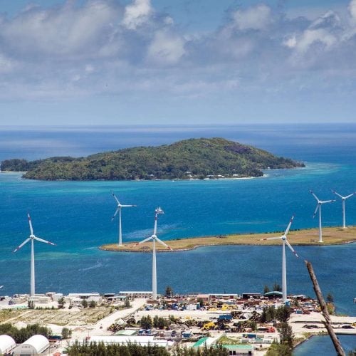 TECHNBUSINESS-eoliennes-offshore-Seychelles-1