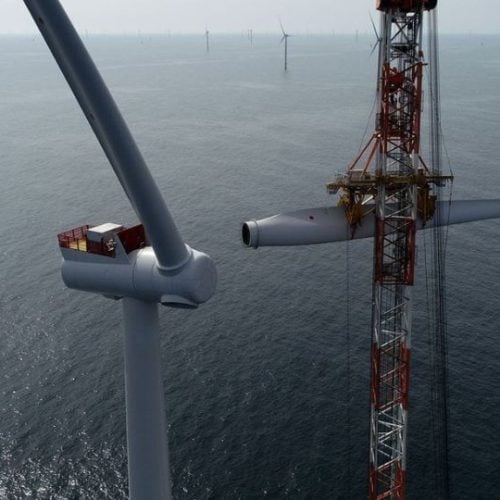 Construction d'une éolienne sur le site offshore de Hornsea 1