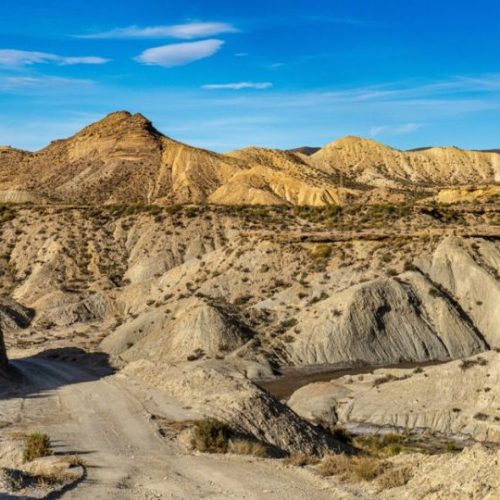 Partenariat Stratégique pour un Projet Solaire d'Envergure dans le Désert de Tabernas.