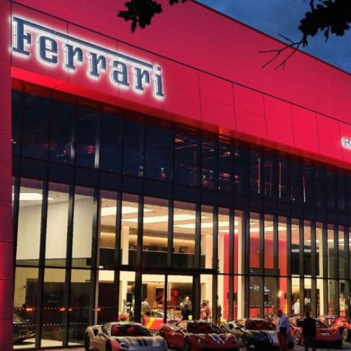 Ferrari passe à l'électrique.