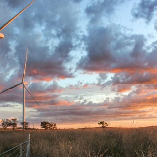 Queensland : Un Projet Hybride Révolutionnaire Assure une Production Énergétique Stable.