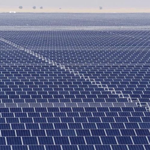 Waaree Energies Éclaire le Rajasthan avec un Projet Solaire de 445MW.